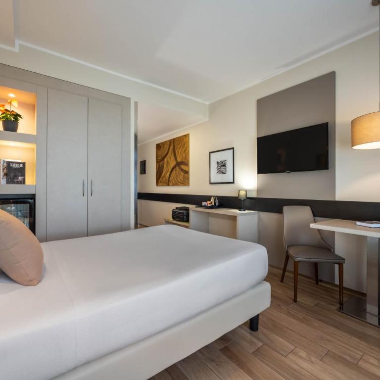 iH Hotels Milano Lorenteggio - Camera Queen con Accesso Disabili - 1