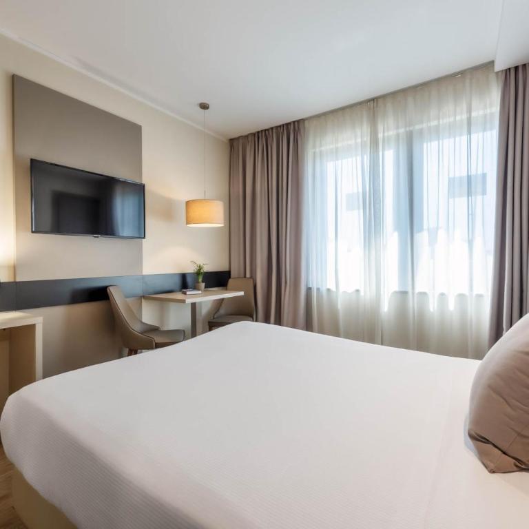 iH Hotels Milano Lorenteggio - Camera Queen con Accesso Disabili - 3