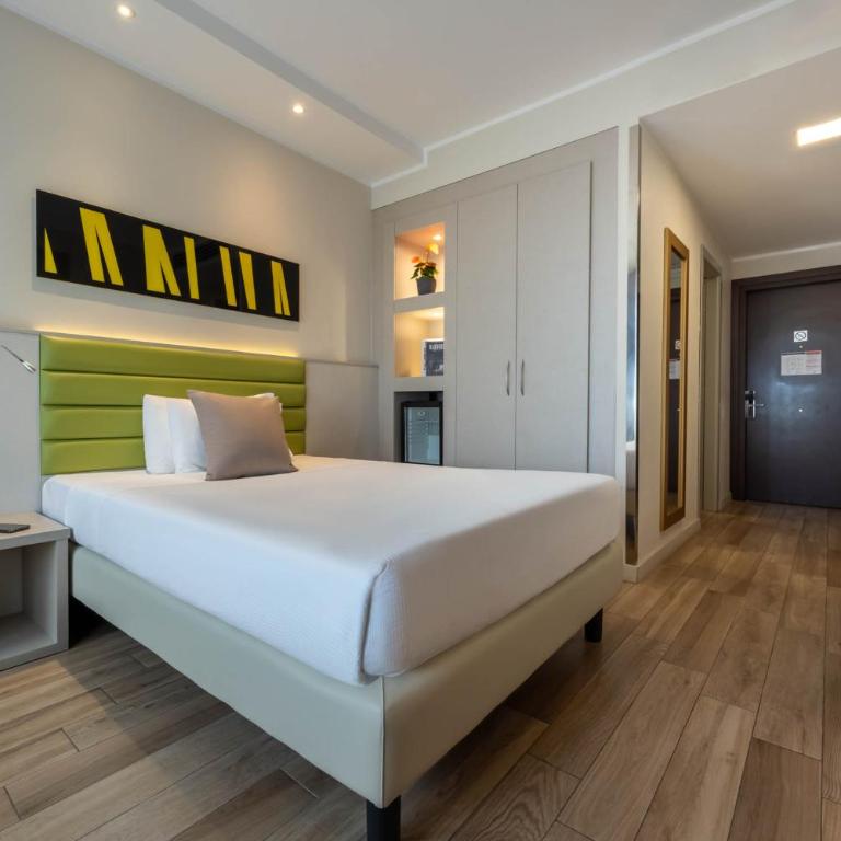 iH Hotels Milano Lorenteggio - Camera Queen con Accesso Disabili - 4