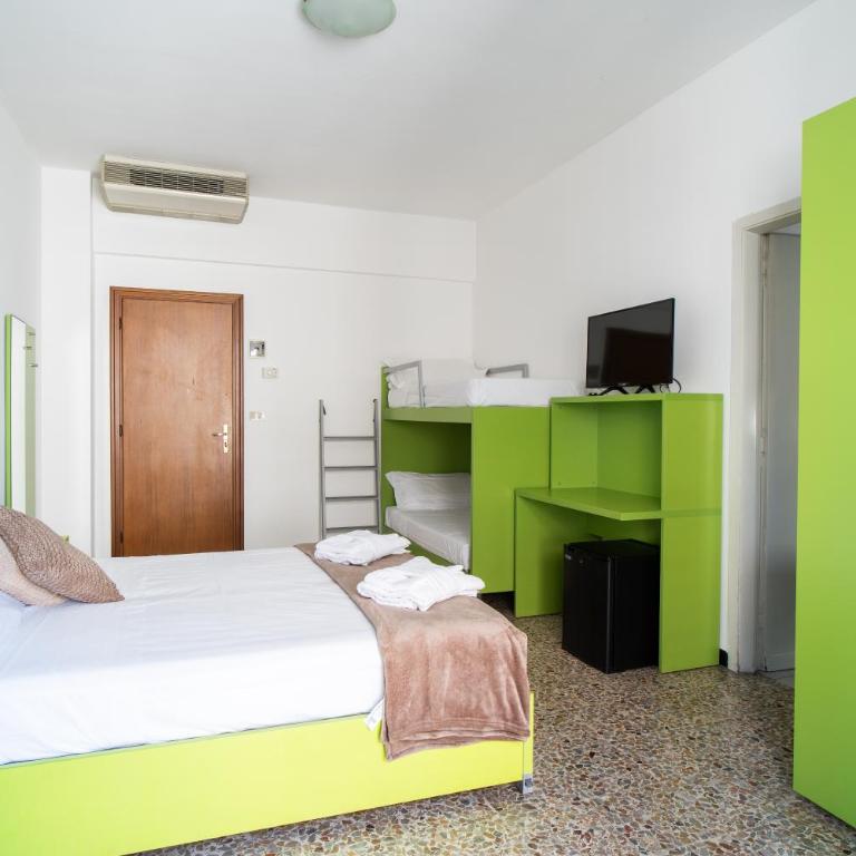 Hotel Corallo - Camera Familiare con Balcone e Vista Mare Laterale - 7