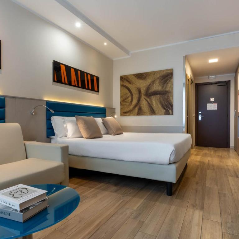 iH Hotels Milano Lorenteggio - Camera Matrimoniale Standard con Divano-Letto - 1