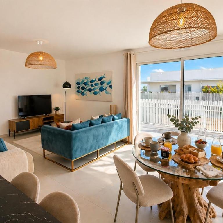 Les Cyclades Vue mer panoramique & Jacuzzi - Three-Bedroom Apartment with Sea View - 1