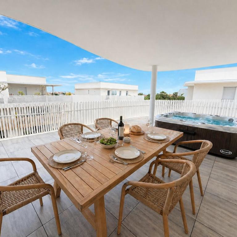Les Cyclades Vue mer panoramique & Jacuzzi - Three-Bedroom Apartment with Sea View - 8