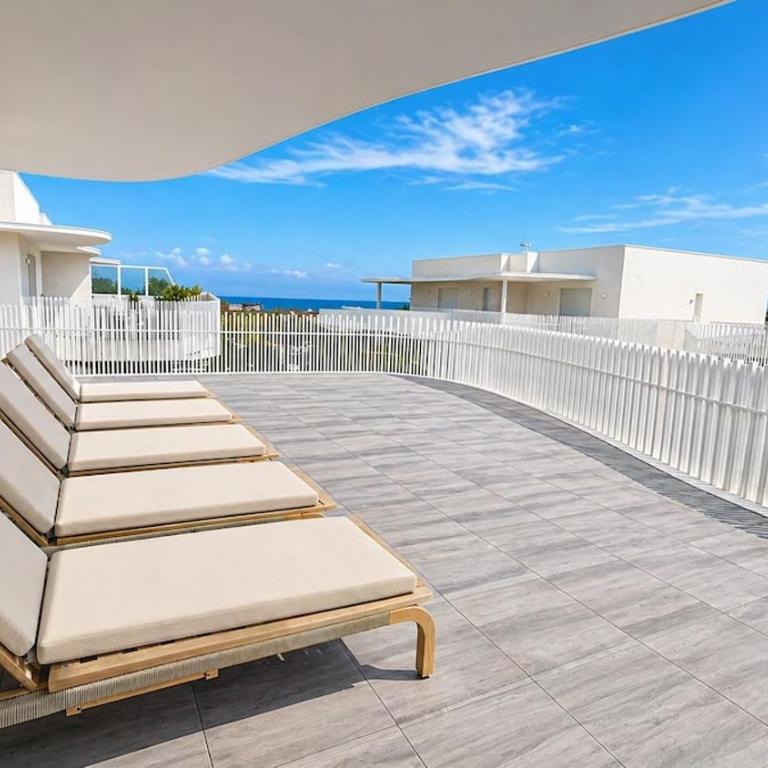 Les Cyclades Vue mer panoramique & Jacuzzi - Three-Bedroom Apartment with Sea View - 9