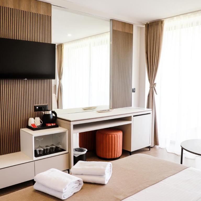 Cervino - Double Room with Balcony - 14