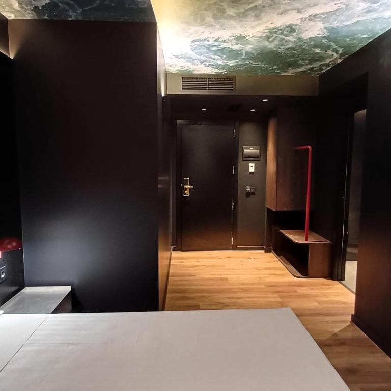 Yomo Hostal BCN Port - Habitación Doble Deluxe - 1 o 2 camas - 2