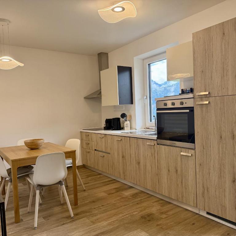 Feder Peaks - One-Bedroom Apartment with Balcony and Mountain View - 4