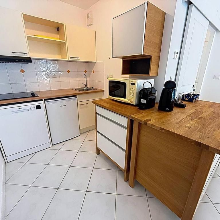 Charmant deux pièces proche de la mer avec parking privatif - FR-1-465-131 - Apartment - 4