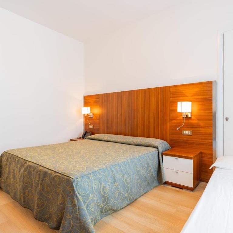 Hotel Touring - Camera Familiare (2 Adulti + 1 Bambino) - 2