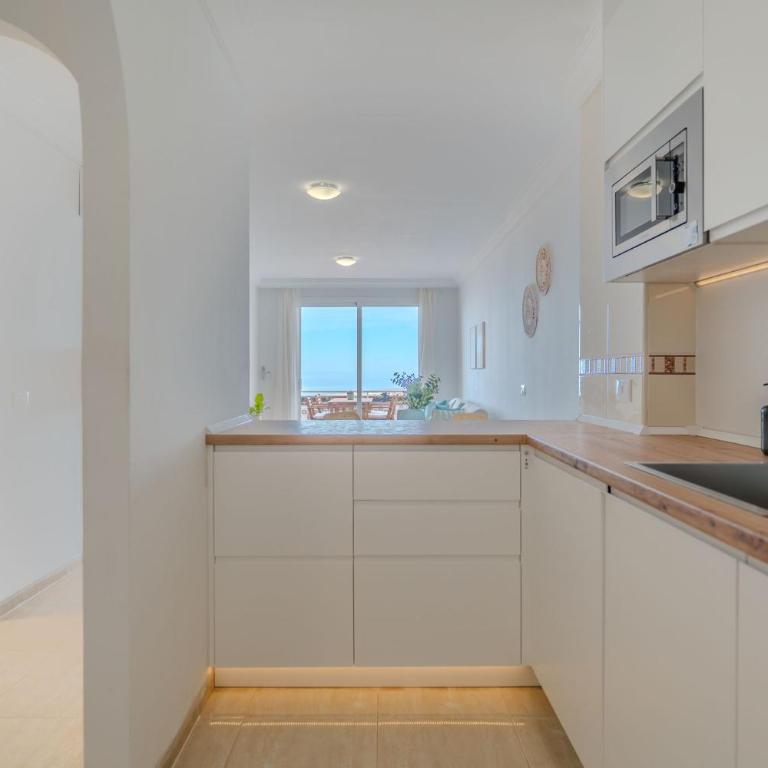 Luxurious 2-Bedroom Apartment with Ocean View in Costa Adeje - Apartment - 7