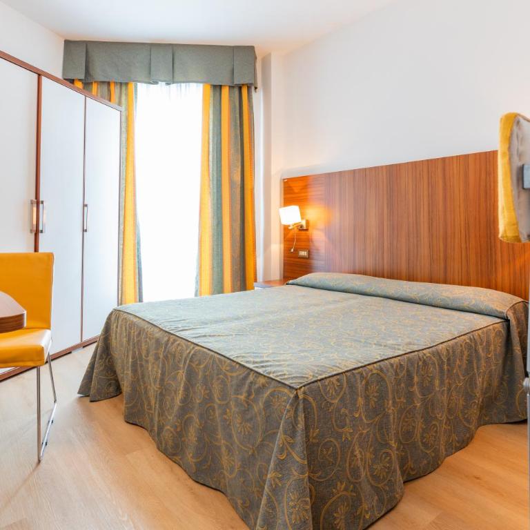 Hotel Touring - Camera Familiare (2 Adulti + 2 Bambini) - 4