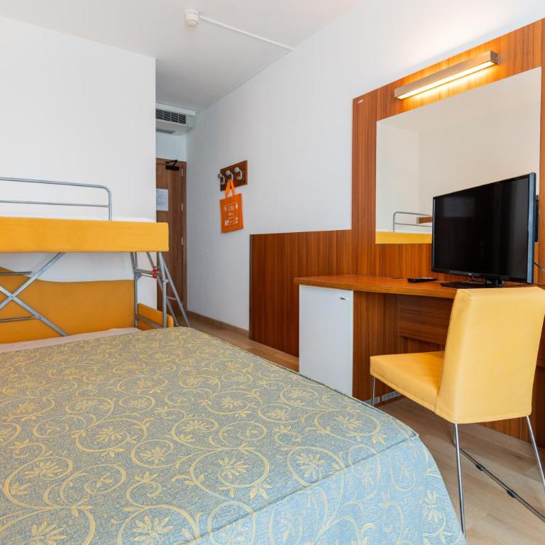 Hotel Touring - Camera Familiare (2 Adulti + 2 Bambini) - 3