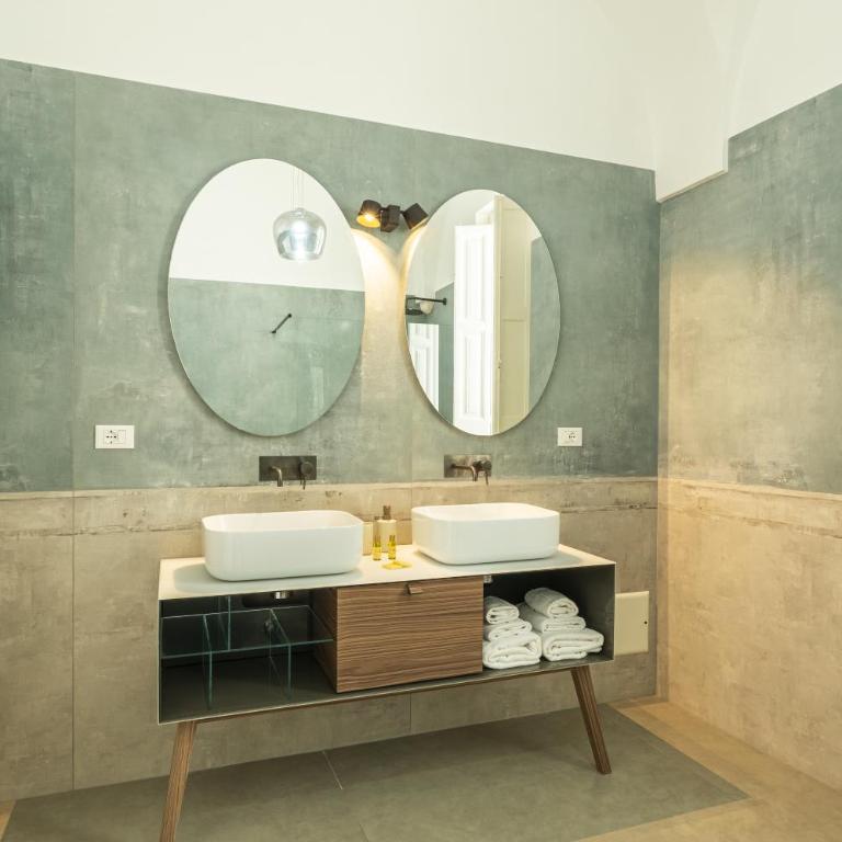 Corte Nobile - Residenze Storiche nel Cuore della Città Bianca - Camera Matrimoniale Deluxe con Balcone - 3