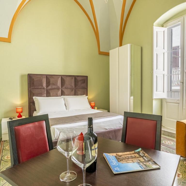 Corte Nobile - Residenze Storiche nel Cuore della Città Bianca - Camera Matrimoniale Deluxe con Balcone - 4