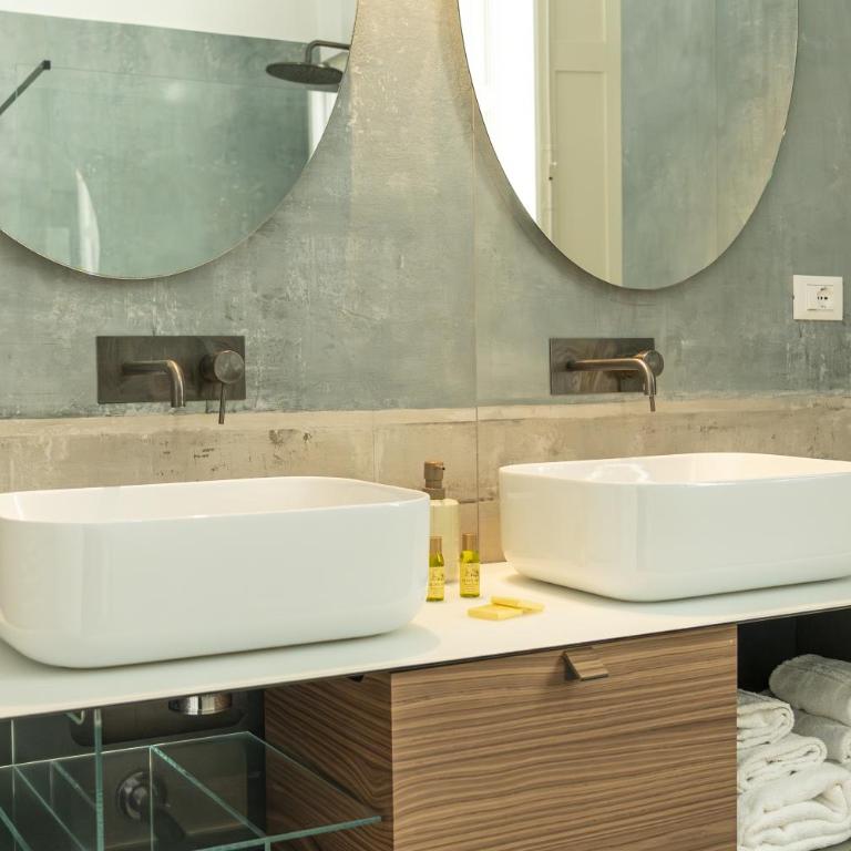 Corte Nobile - Residenze Storiche nel Cuore della Città Bianca - Camera Matrimoniale Deluxe con Balcone - 8