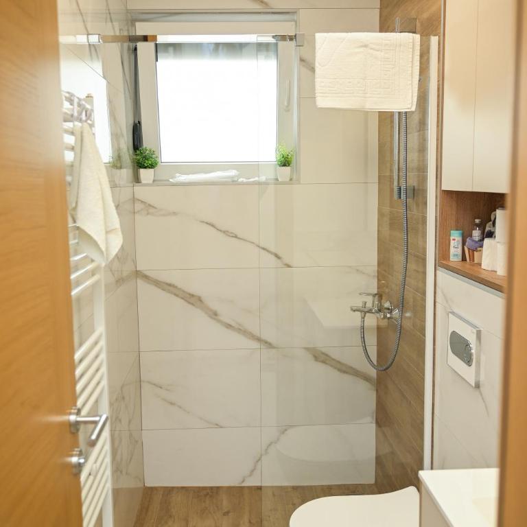 Stan na dan - Nika StudioApp Istocno Sarajevo sa Garazom - One-Bedroom Apartment - 17