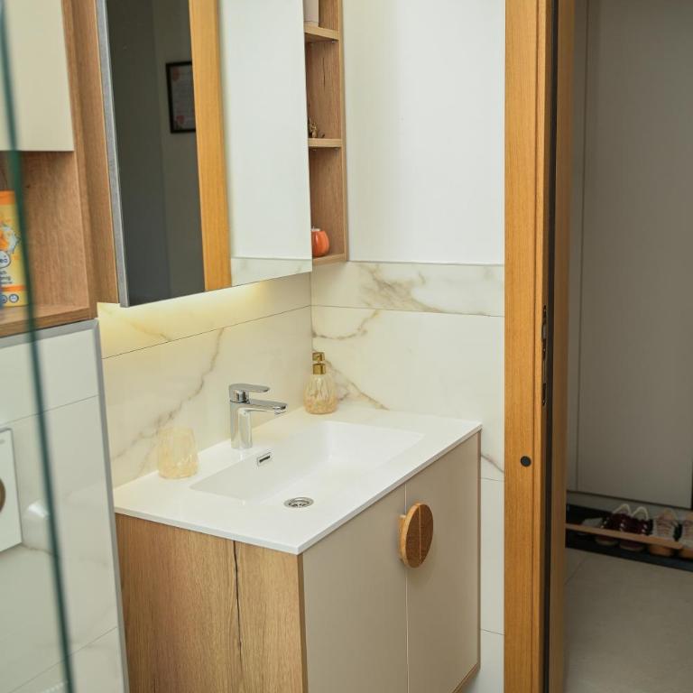 Stan na dan - Nika StudioApp Istocno Sarajevo sa Garazom - One-Bedroom Apartment - 18