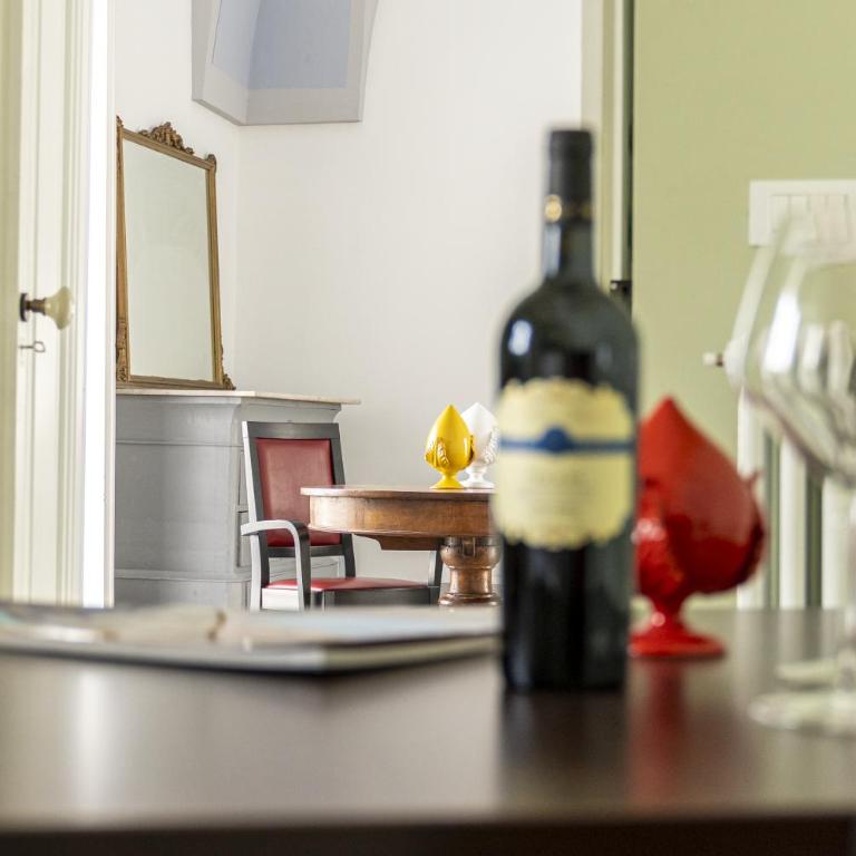Corte Nobile - Residenze Storiche nel Cuore della Città Bianca - Camera Matrimoniale Deluxe con Balcone - 17