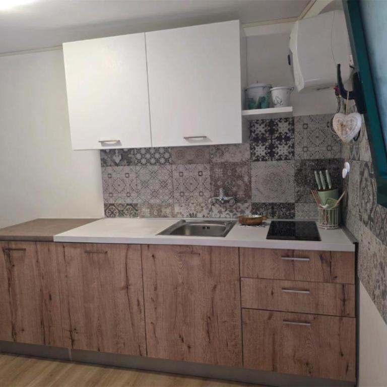 Mary's Green House - Two-Bedroom Apartment - 4