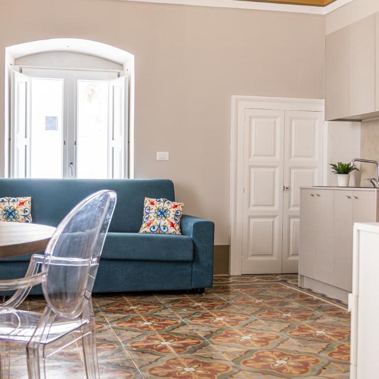 Corte Nobile - Residenze Storiche nel Cuore della Città Bianca - Camera Matrimoniale Deluxe con Balcone - 7