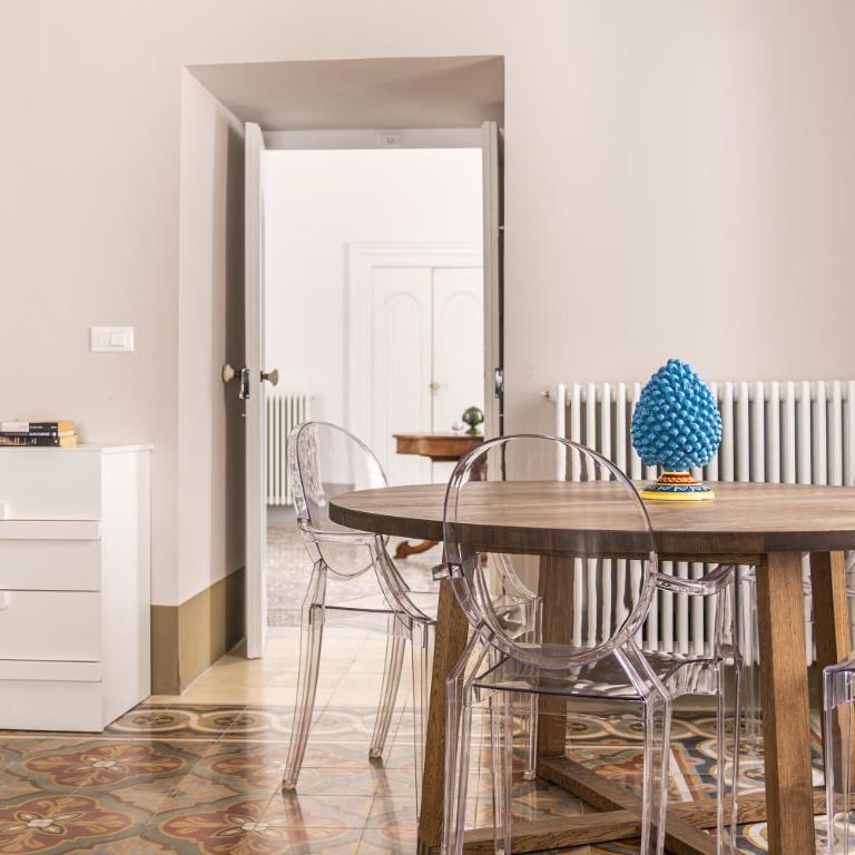 Corte Nobile - Residenze Storiche nel Cuore della Città Bianca - Camera Matrimoniale Deluxe con Balcone - 20