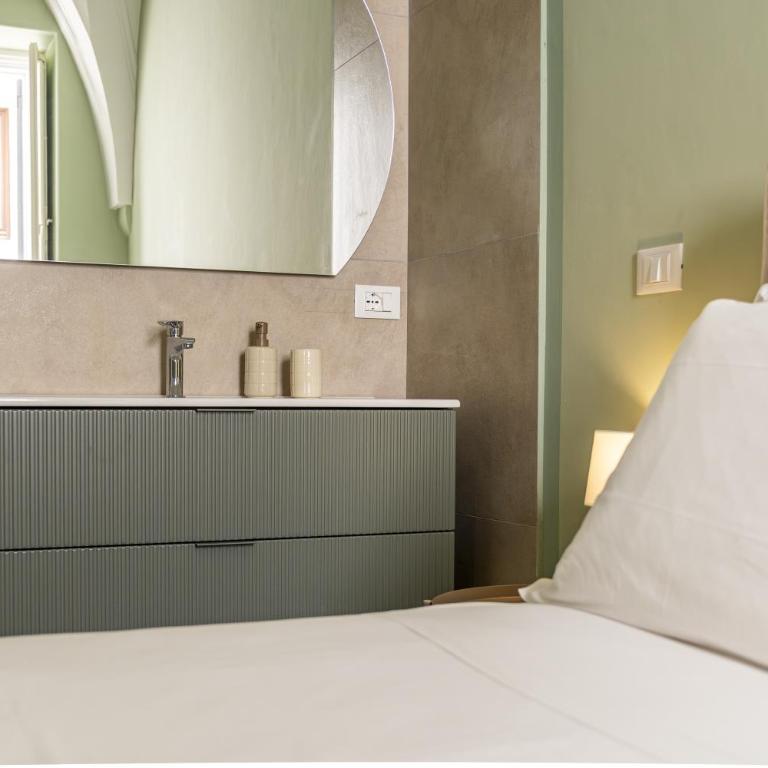 Corte Nobile - Residenze Storiche nel Cuore della Città Bianca - Camera Matrimoniale Deluxe con Balcone - 26