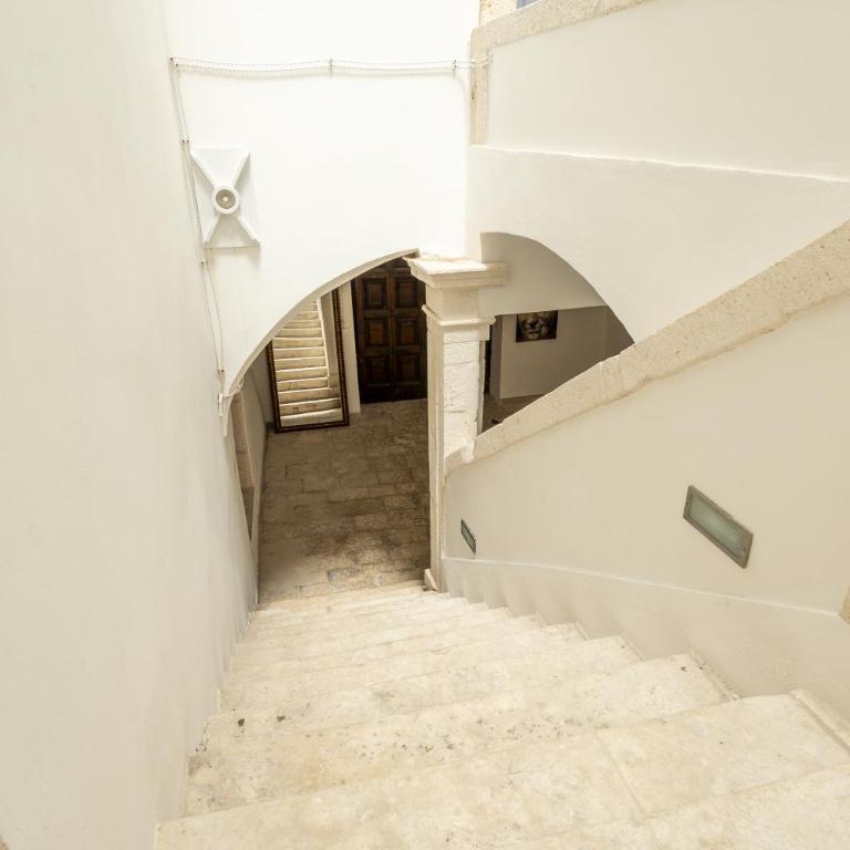 Corte Nobile - Residenze Storiche nel Cuore della Città Bianca - Camera Matrimoniale Deluxe con Balcone - 21