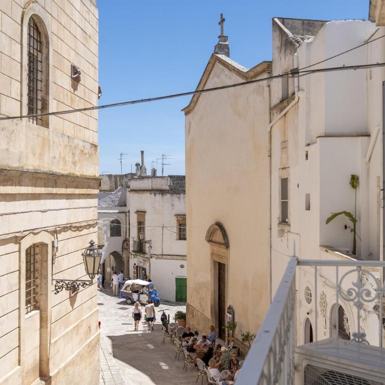 Corte Nobile - Residenze Storiche nel Cuore della Città Bianca - Camera Matrimoniale Deluxe con Balcone - 26