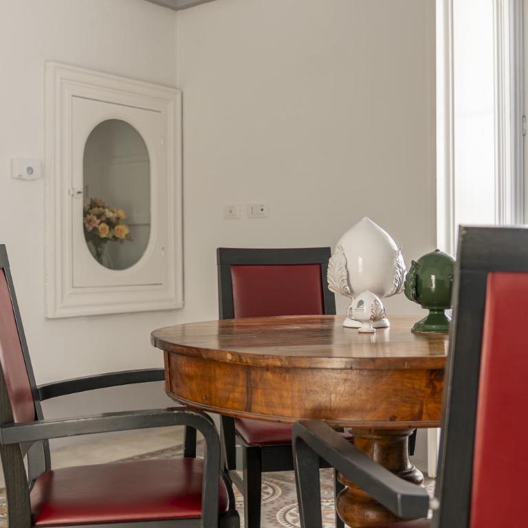 Corte Nobile - Residenze Storiche nel Cuore della Città Bianca - Camera Matrimoniale Deluxe con Balcone - 32