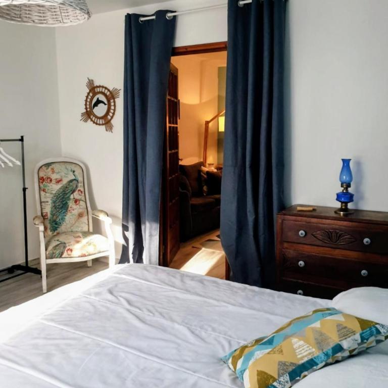 Private room à la hume - Chambre Triple avec Salle de Bains Commune - 2