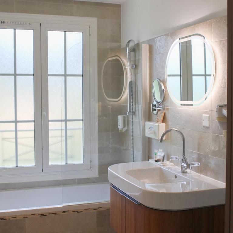 Hôtel Beau Site - Cap d'Antibes - Grande Chambre Double Supérieure - 11