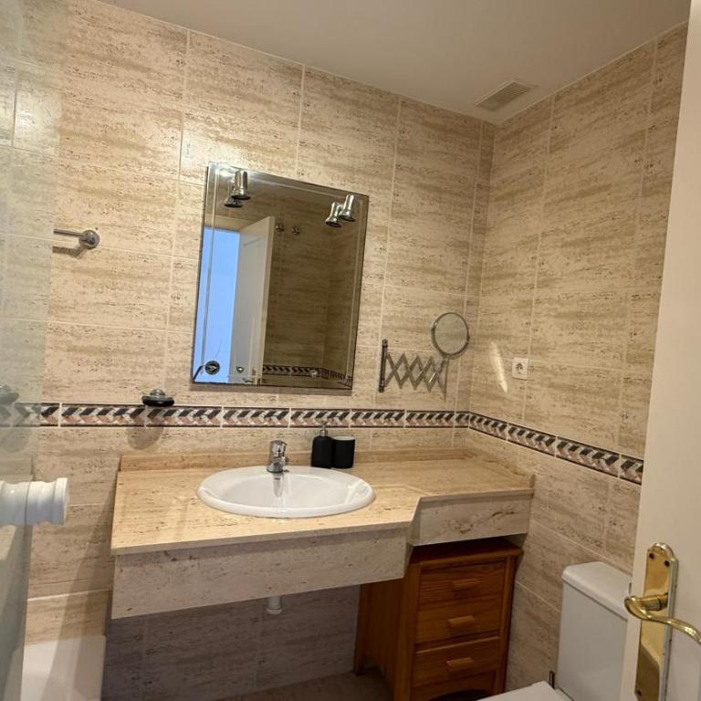 Lovely Terrace Golf Valley 10min - Appartamento Deluxe con 2 Camere da Letto e Vista Giardino - 12