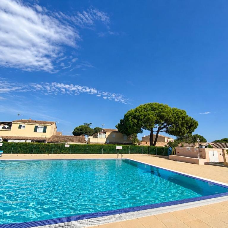 Air-conditioned villa with Swimming pool and terrace Porte du village naturiste - Maison 2 Chambres - 8