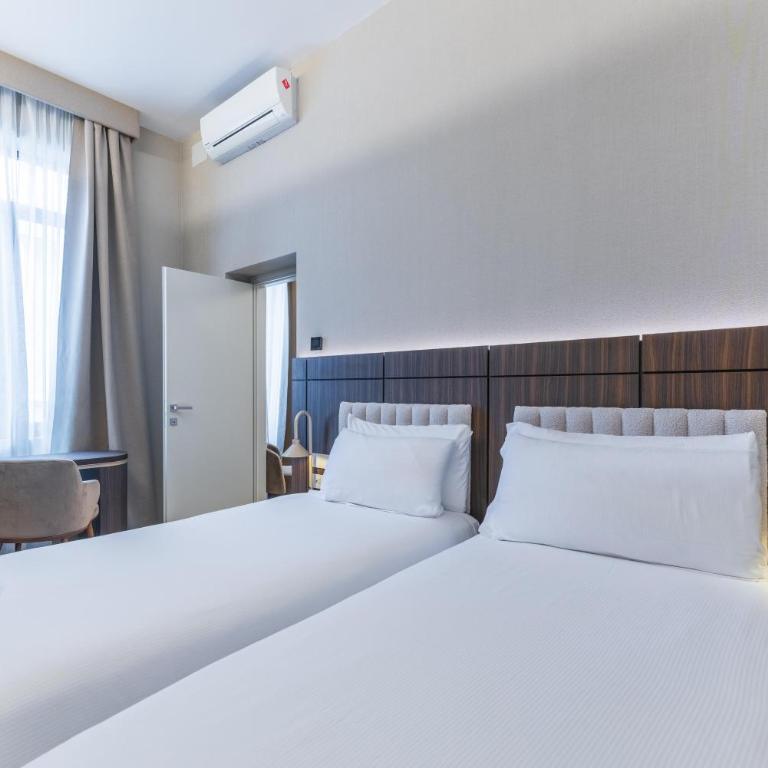Hotel Raffaello - Sure Hotel Collection by Best Western - Camera Familiare con 1 Letto King-Size e 2 Letti Singoli - 6