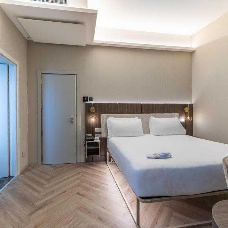 Hotel Raffaello - Sure Hotel Collection by Best Western - Camera Familiare con 1 Letto King-Size e 2 Letti Singoli - 3