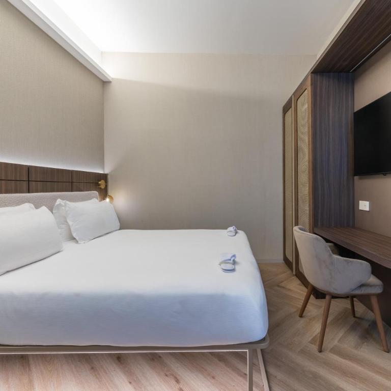 Hotel Raffaello - Sure Hotel Collection by Best Western - Camera Familiare con 1 Letto King-Size e 2 Letti Singoli - 4