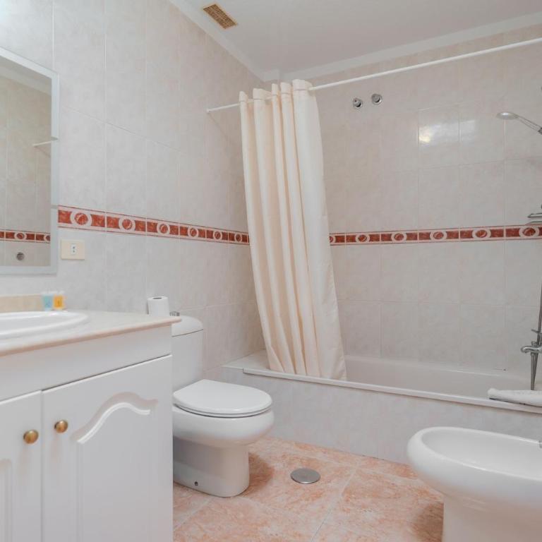 Cozy 2-Bedroom Apartment with Garden View in Costa Adeje - Apartment - 20