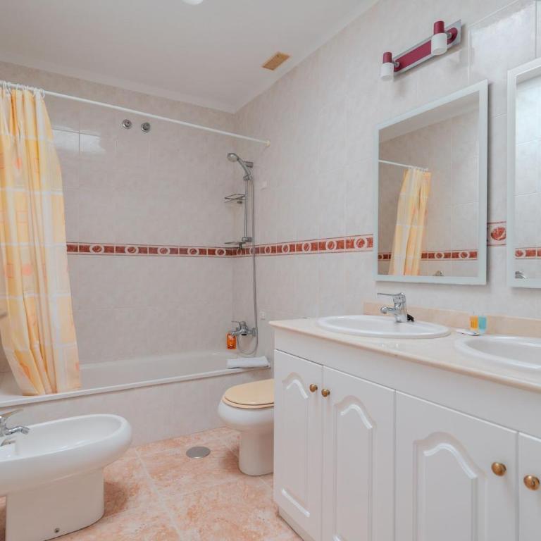 Cozy 2-Bedroom Apartment with Garden View in Costa Adeje - Apartment - 22