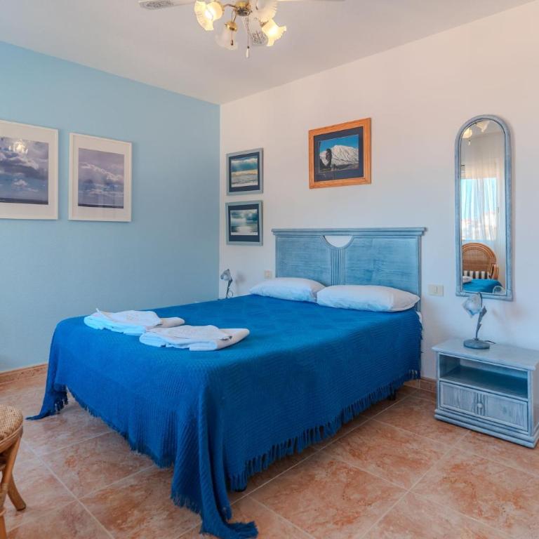 Cozy 2-Bedroom Apartment with Garden View in Costa Adeje - Apartment - 12
