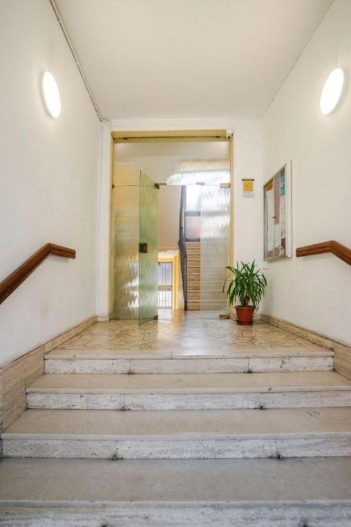 Chic Studio con Cucina Indipendente e Terrazzino - One-Bedroom Apartment - 25