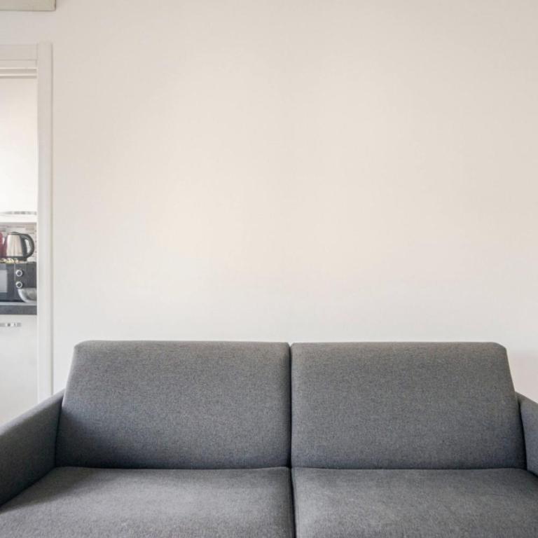 Chic Studio con Cucina Indipendente e Terrazzino - One-Bedroom Apartment - 30