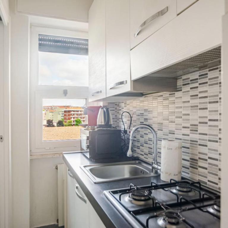 Chic Studio con Cucina Indipendente e Terrazzino - One-Bedroom Apartment - 22