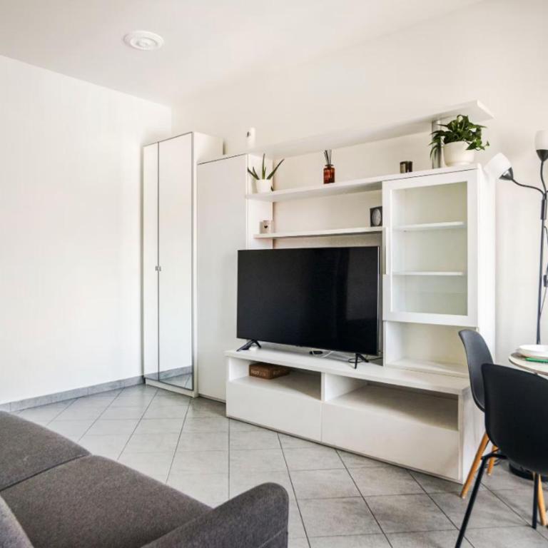 Chic Studio con Cucina Indipendente e Terrazzino - One-Bedroom Apartment - 11