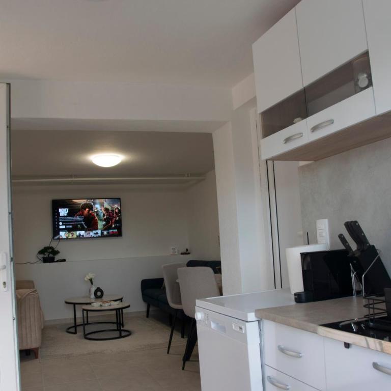 Private Sunny Hills Apartment - One-Bedroom Apartment - 15