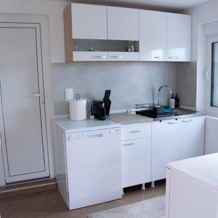 Private Sunny Hills Apartment - One-Bedroom Apartment - 13