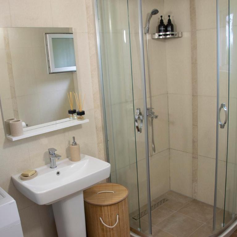 Private Sunny Hills Apartment - One-Bedroom Apartment - 41