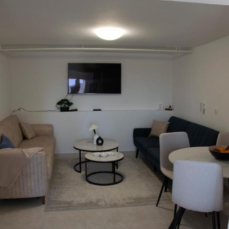 Private Sunny Hills Apartment - One-Bedroom Apartment - 1
