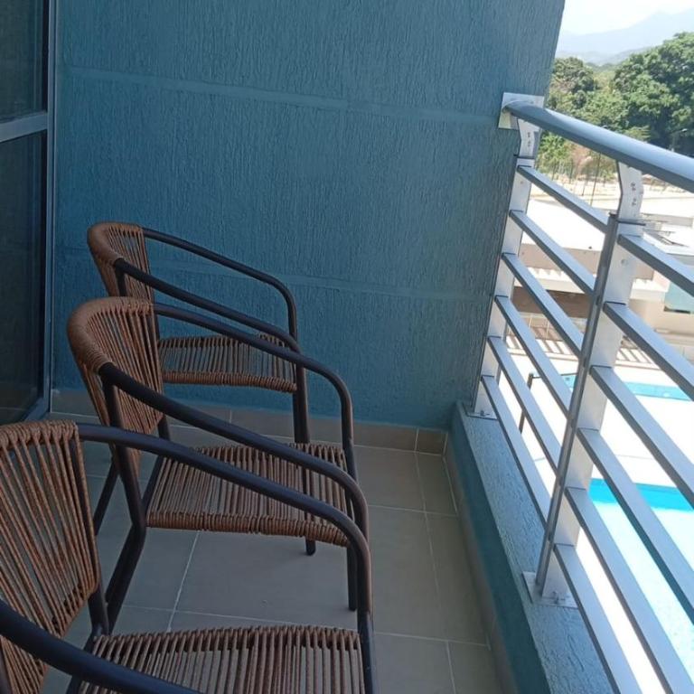 Apartamenteo familiar cerca al Rodadero, mar, wifi, piscina y parqueadero - Three-Bedroom Apartment - 3