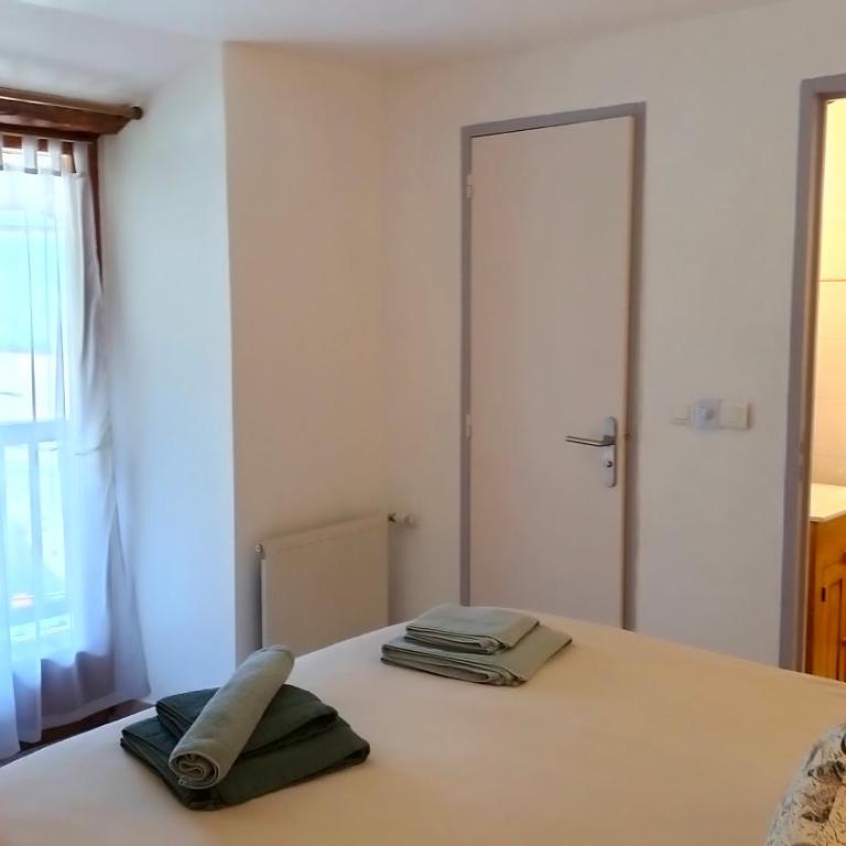 LA JARBELLE - Gîte et Spa - Chambre Double ou Lits Jumeaux - Vue sur Montagnes - 5