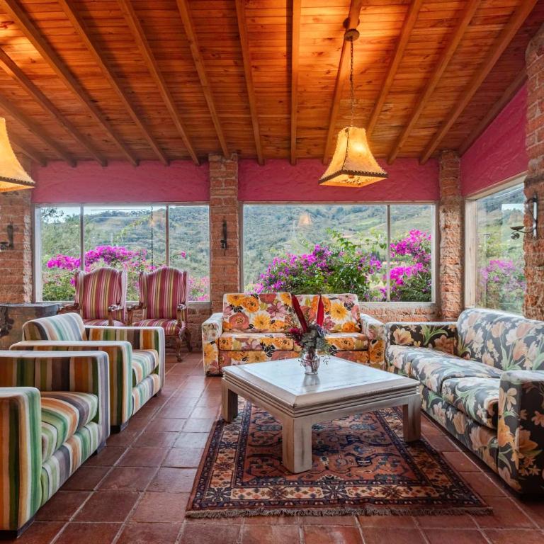 Casa con Vista a La Piedra y Acceso al lago - Four-Bedroom House - 1